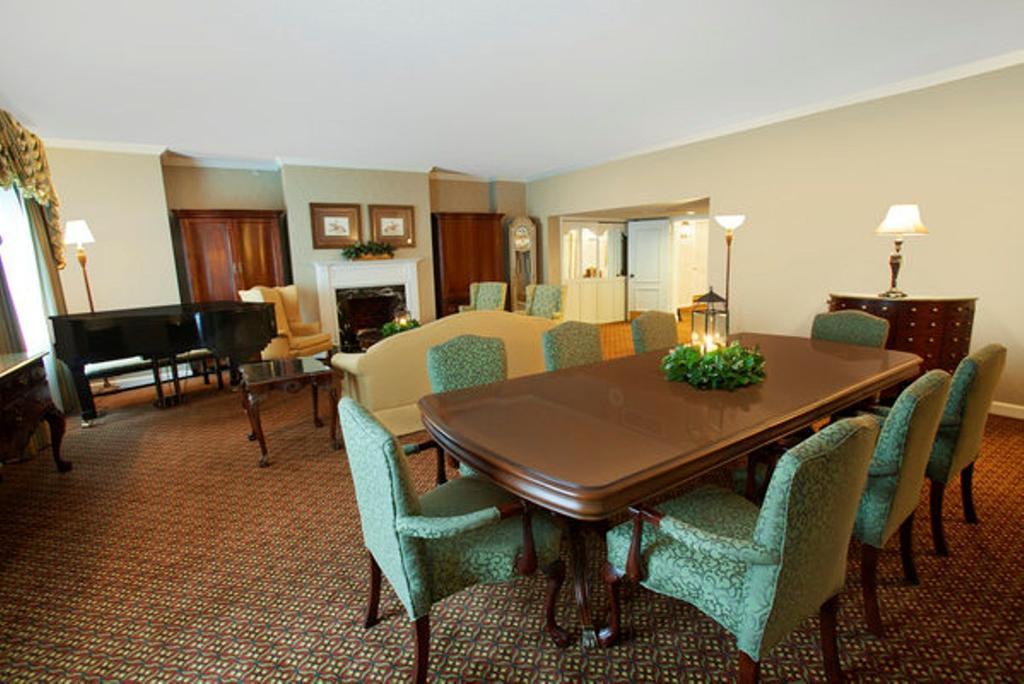 Williamsburg Hospitality House Hotel Phòng bức ảnh